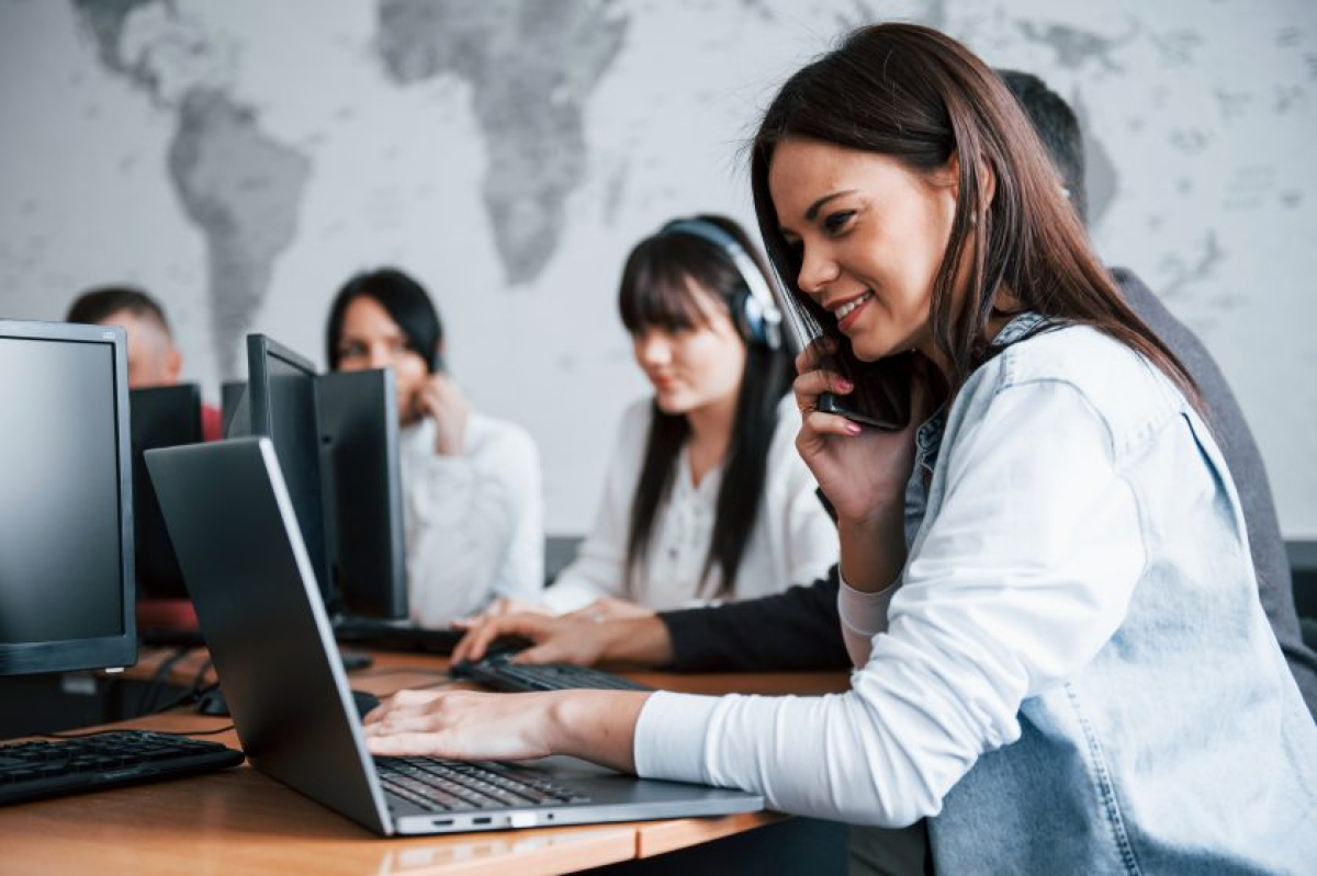Call center là gì? 5 lợi ích tuyệt vời mà doanh nghiệp cần phải biết