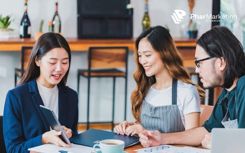 Xây dựng mối quan hệ với khách hàng là một cách triển khai customer centric hiệu quả