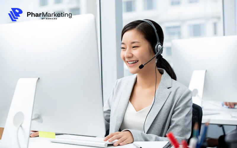 Khi gọi điện thoại với khách hàng cần luôn giữ thái độ thân thiện 